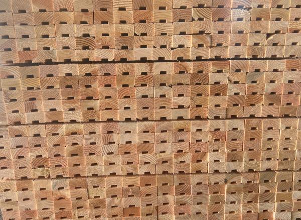 Ends of Grooved Packaging Stakes